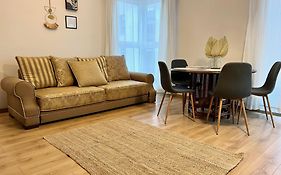 Oldtown Retro Apartment By Marina With Balcony For 6 People